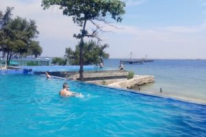 Swimming pool pulau bidadari